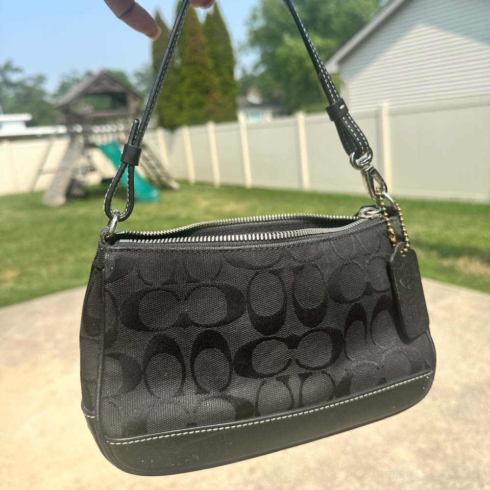 Authentic Signature Coach Black Leather Shoulder Bag with Metallic Hardware
